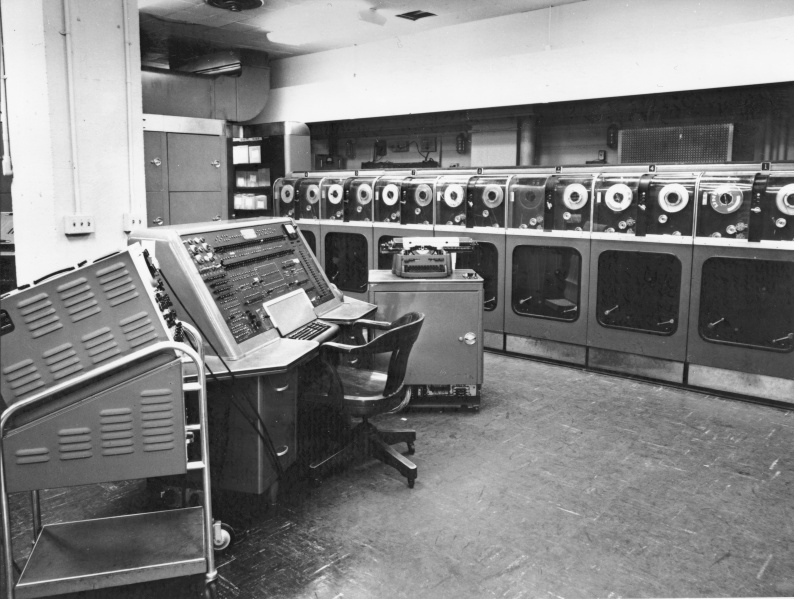 File:Fig01-UNIVAC1 CHM102630875gray.jpg