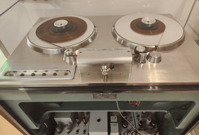 File:Ampex-200A-Audio.png